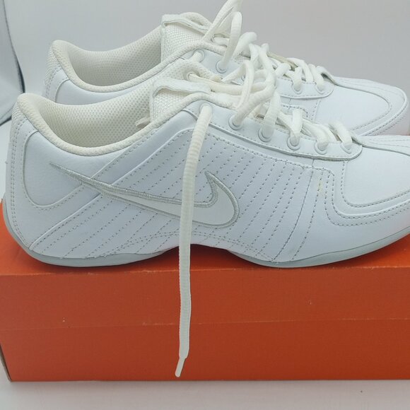 Women Girls White Grey Nike Musique Cheer Sneakers Size 5.5 Model #315757 111 - Picture 6 of 16